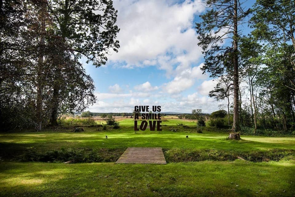 Lane Cottage - Bughtrig garden artwork