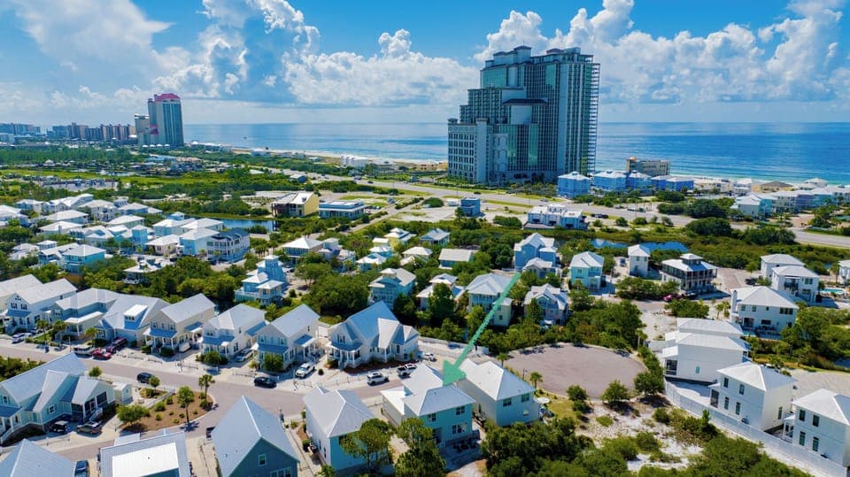 Right across the street from the Gulf with easy beach access