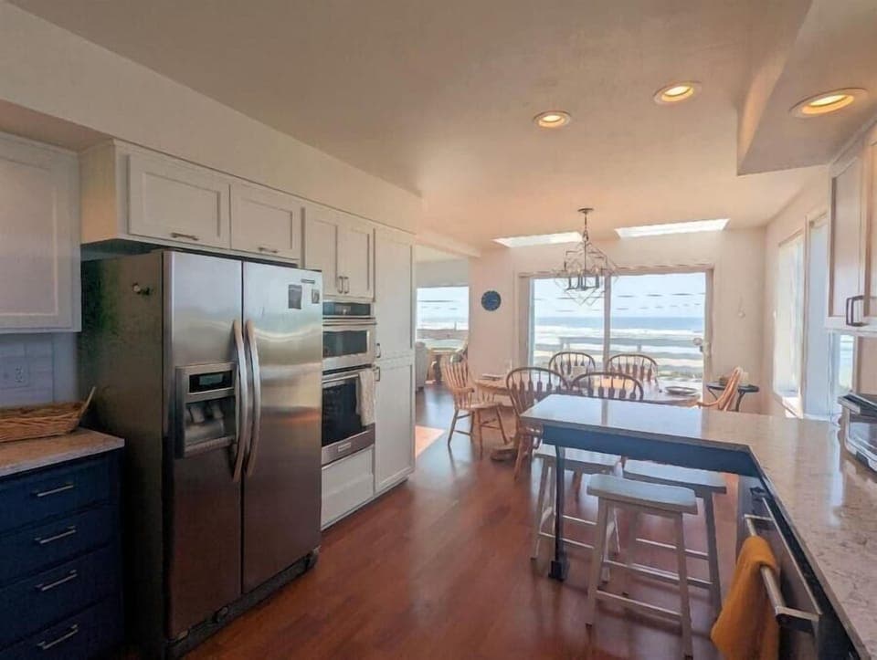 quartz counter tops stainless steel appliances