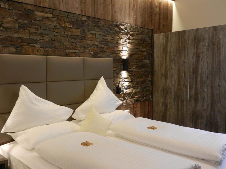 Traditional Room, 1 Double Bed | Hypo-allergenic bedding, in-room safe, desk, laptop workspace