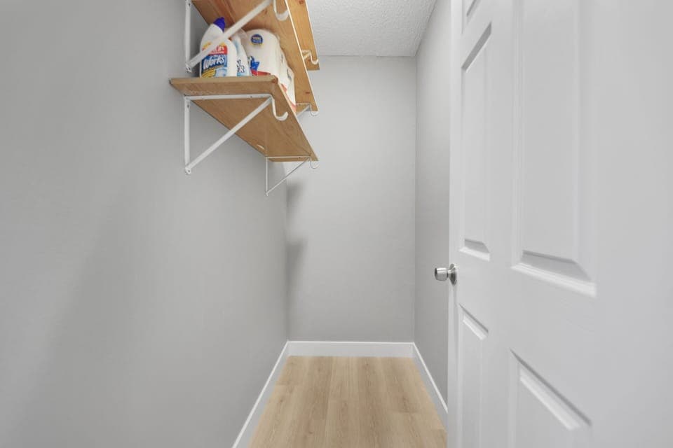 Flooring, Indoors, Shelf, Floor, Hardwood