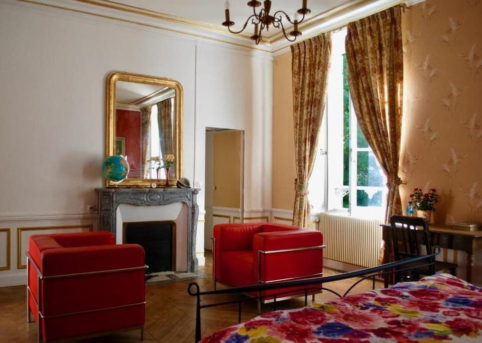 Romantic Studio Suite (Suite La Mer) | Premium bedding, individually decorated, individually furnished, desk