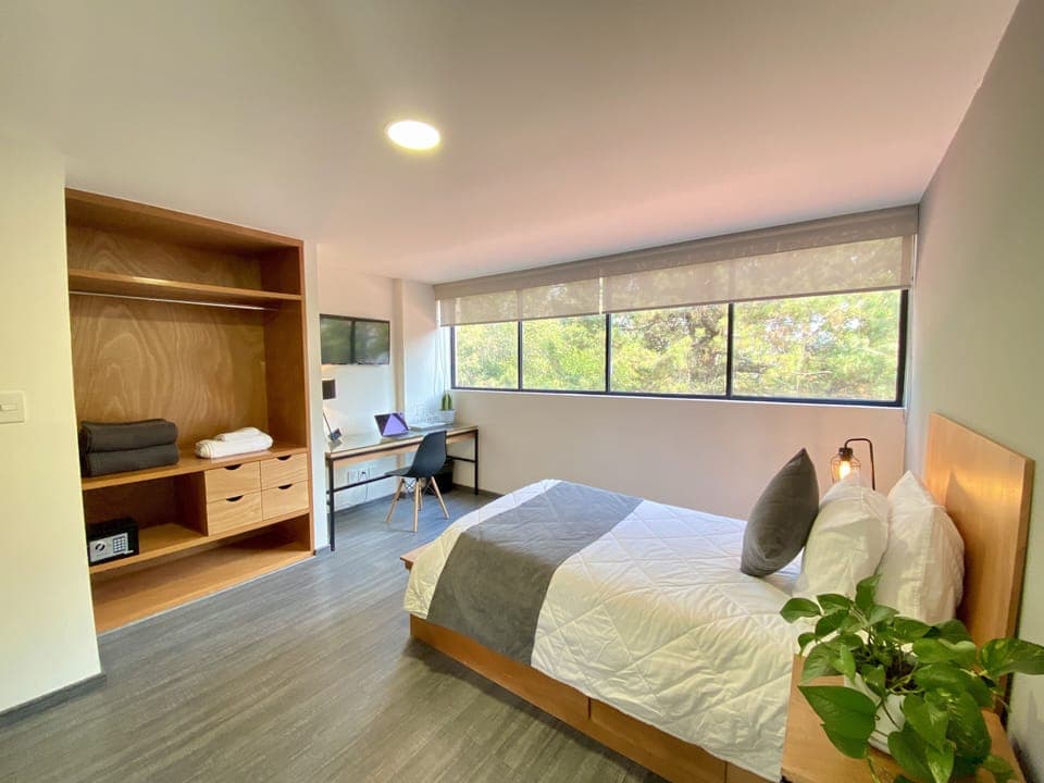 City Room | Desk, laptop workspace, iron/ironing board, free WiFi