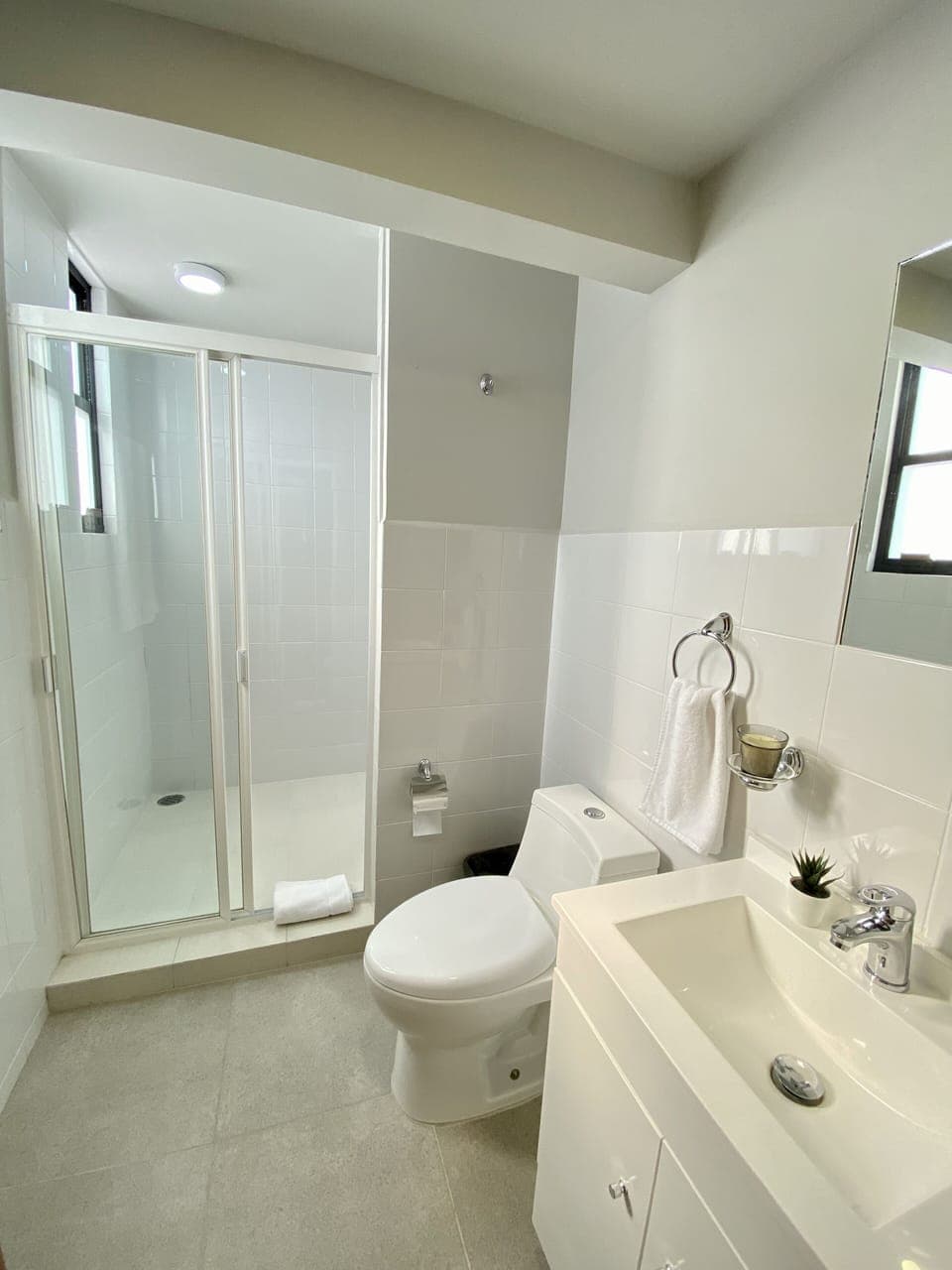 City Room | Bathroom | Shower, towels