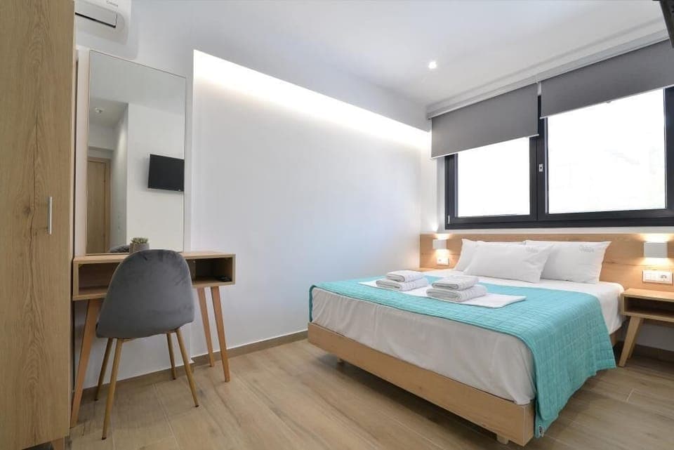 Apartment, Ground Floor | In-room safe, desk, blackout drapes, soundproofing