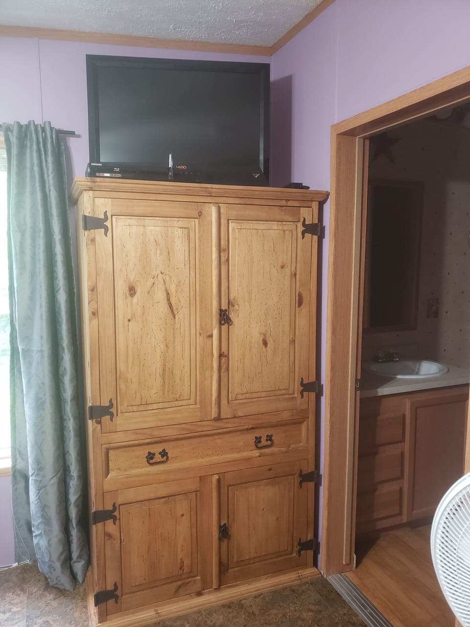 43" HD TV with Blu-Ray player