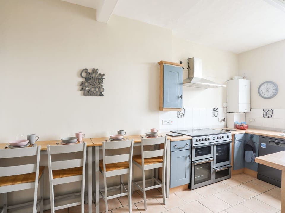 Cottage | Private kitchen | Fridge, dishwasher, electric kettle, toaster