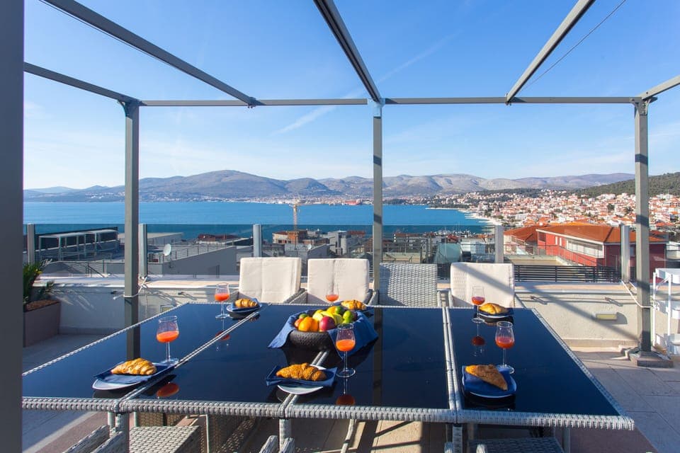 Apartment, 3 Bedrooms, Smoking, Balcony | Dining