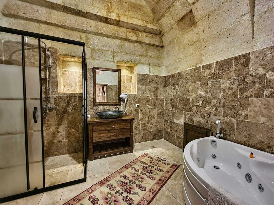 Jakuzili Mor Romantik Oda | Bathroom | Slippers