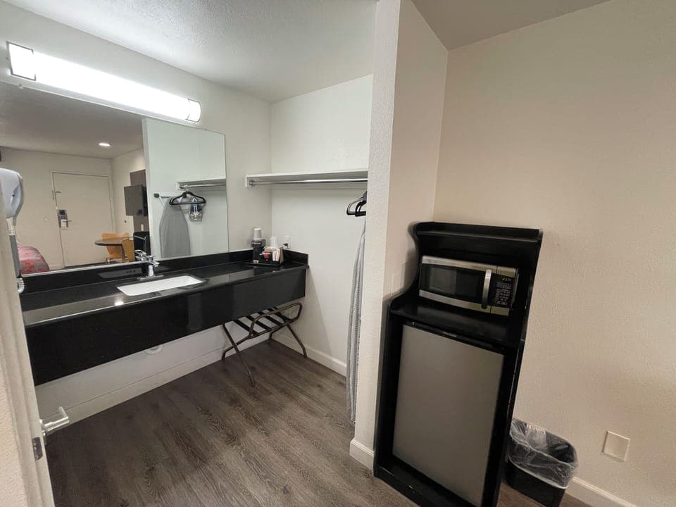 Room, 1 King Bed, Non Smoking | Pillowtop beds, desk, laptop workspace, free WiFi