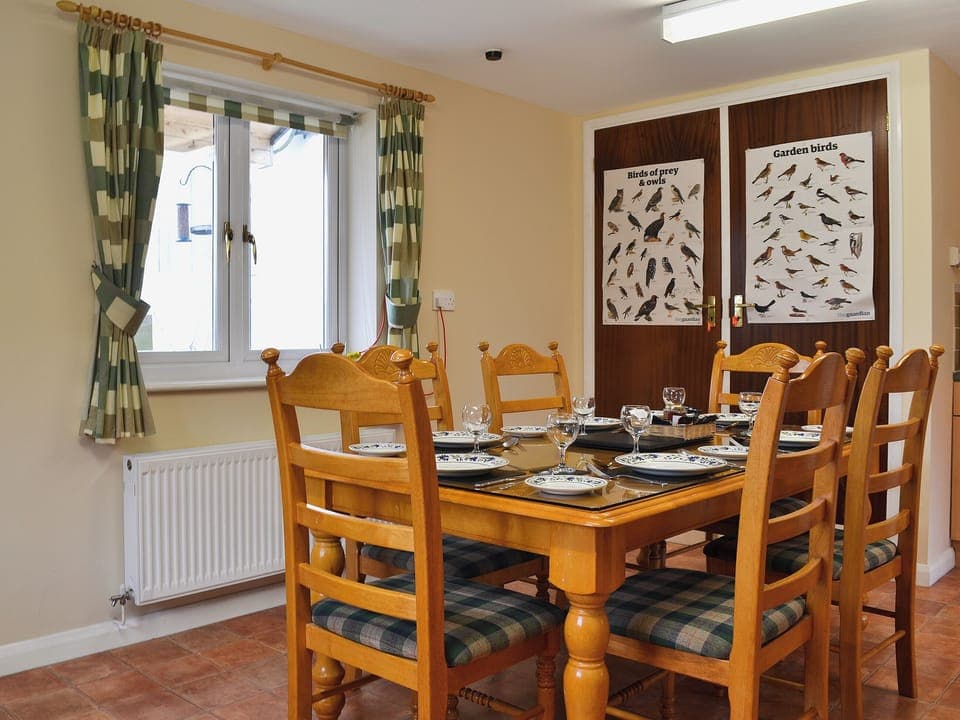 Kitchen/diner | Madog&rsquo;s Wells - Swallow Cottage, Llanfair Caereinion, nr. Welshpool