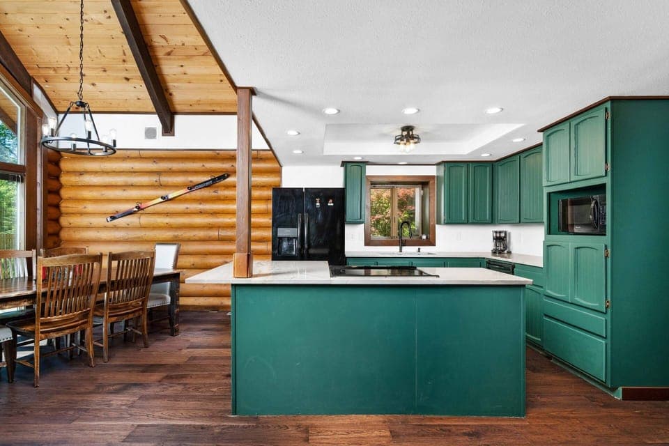 Cook delicious meals for breakfast, lunch, and dinner in this fully equipped kitchen. We suggest grabbing some ingredients from a local farm.