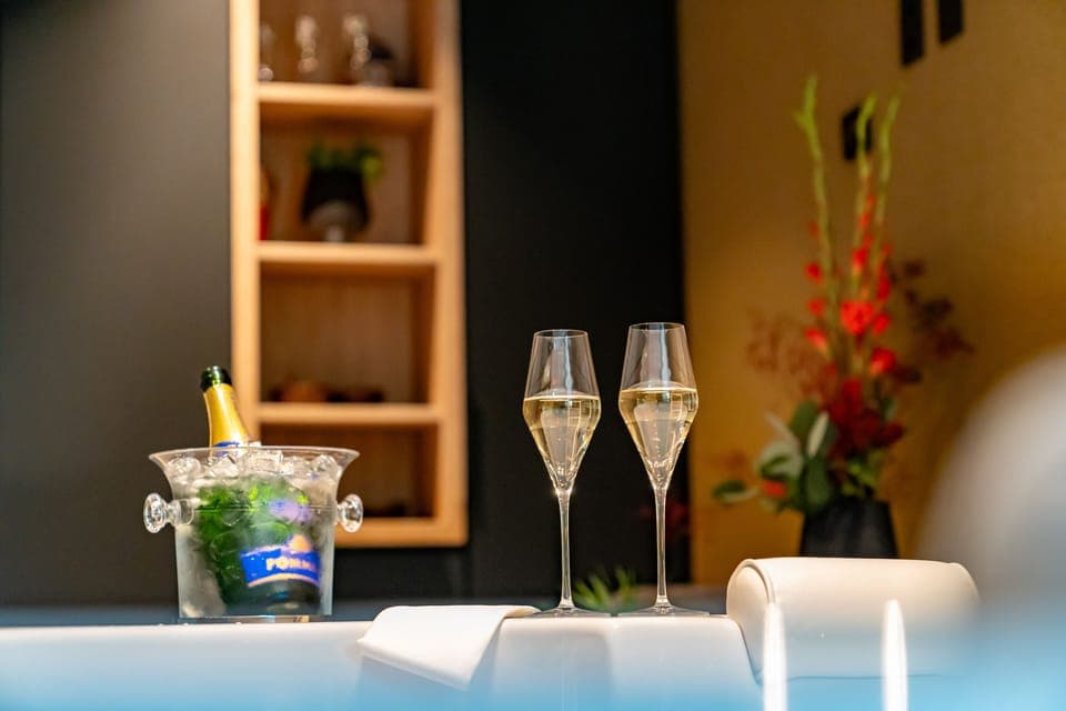 Luxury Room | In-room safe, desk, blackout drapes, soundproofing