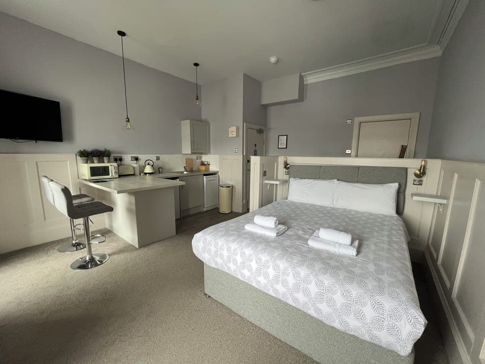 Studio | Desk, iron/ironing board, free WiFi, bed sheets