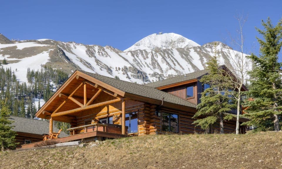 CH 13 Bandit Way, Exterior