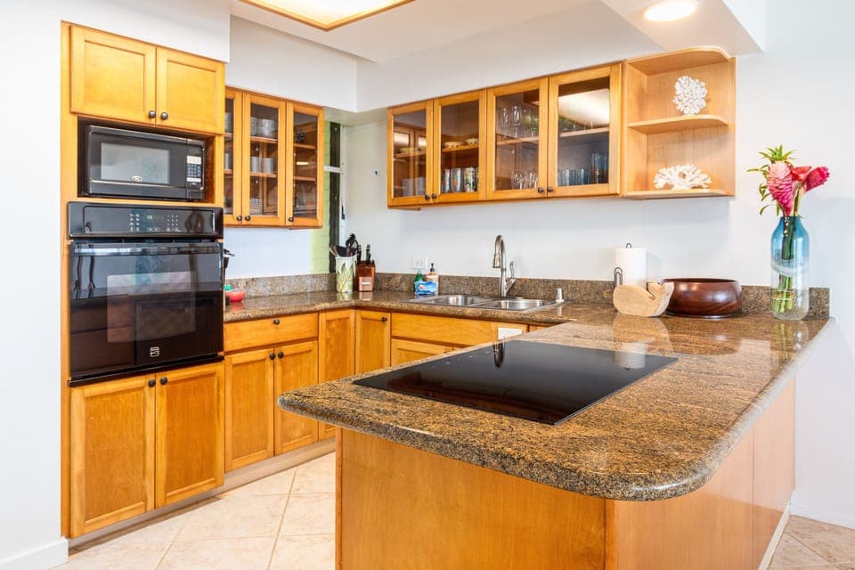 Condo, 2 Bedrooms | Private kitchen | Fridge, oven, toaster