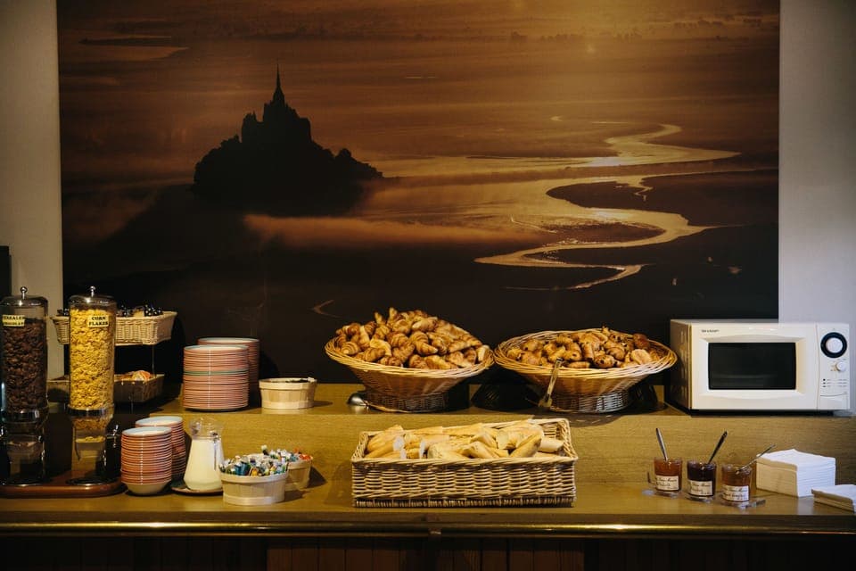 Daily buffet breakfast (EUR 9.50 per person)