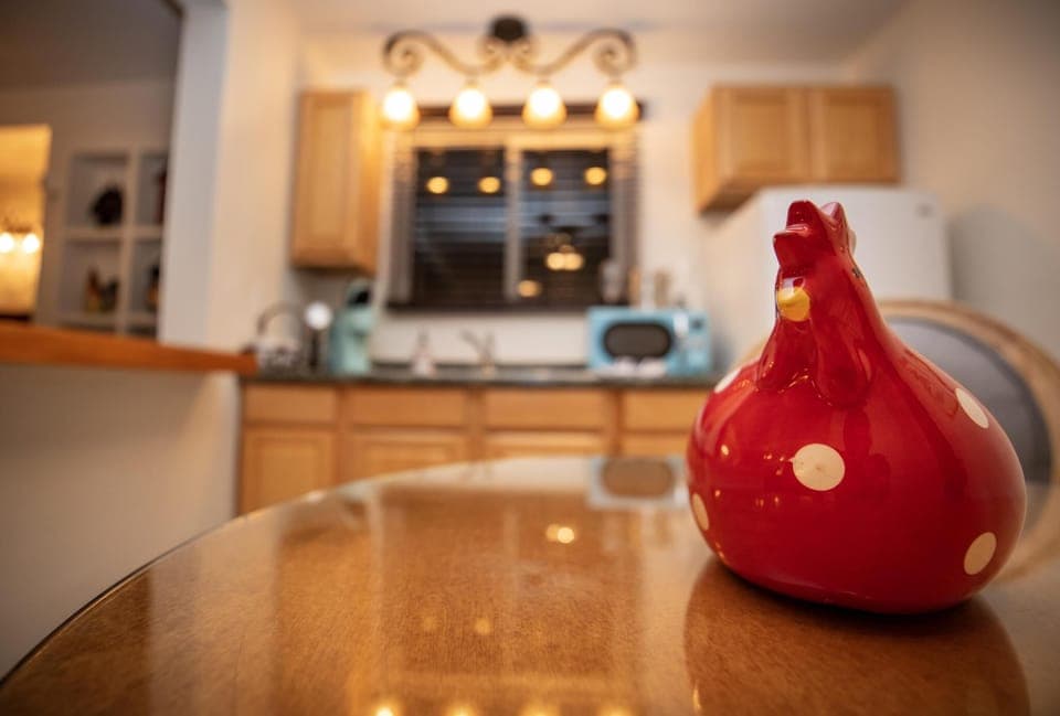 Studio, 1 King Bed, Fireplace | Private kitchenette | Fridge, microwave, coffee/tea maker, toaster