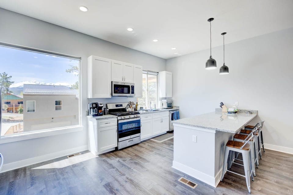 Full kitchen