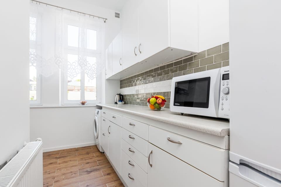Classic Apartment | Private kitchen | Full-size fridge, microwave, oven, stovetop