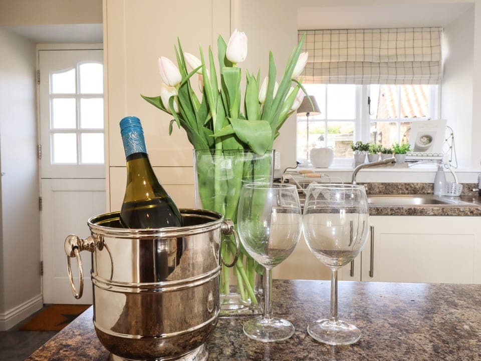 Cottage | Private kitchen | Fridge, dishwasher, electric kettle, toaster