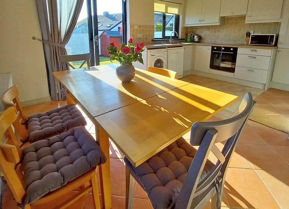Beachside Avenue Holiday Home, Riverchapel, County Wexford
