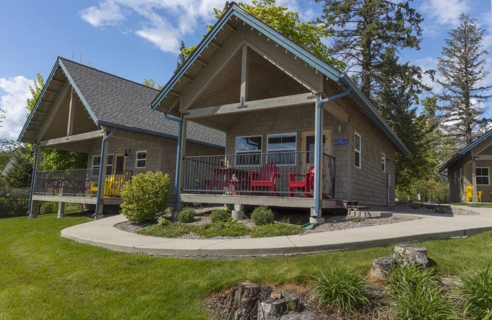 The Lakefront Setting Sun Beach Bungalow