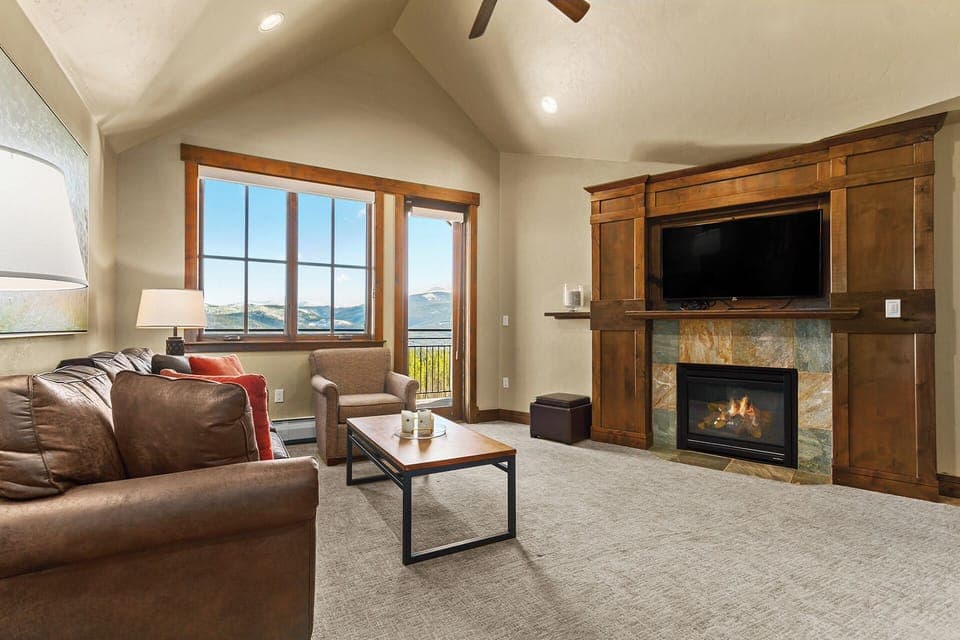 Living room with gas fireplace
