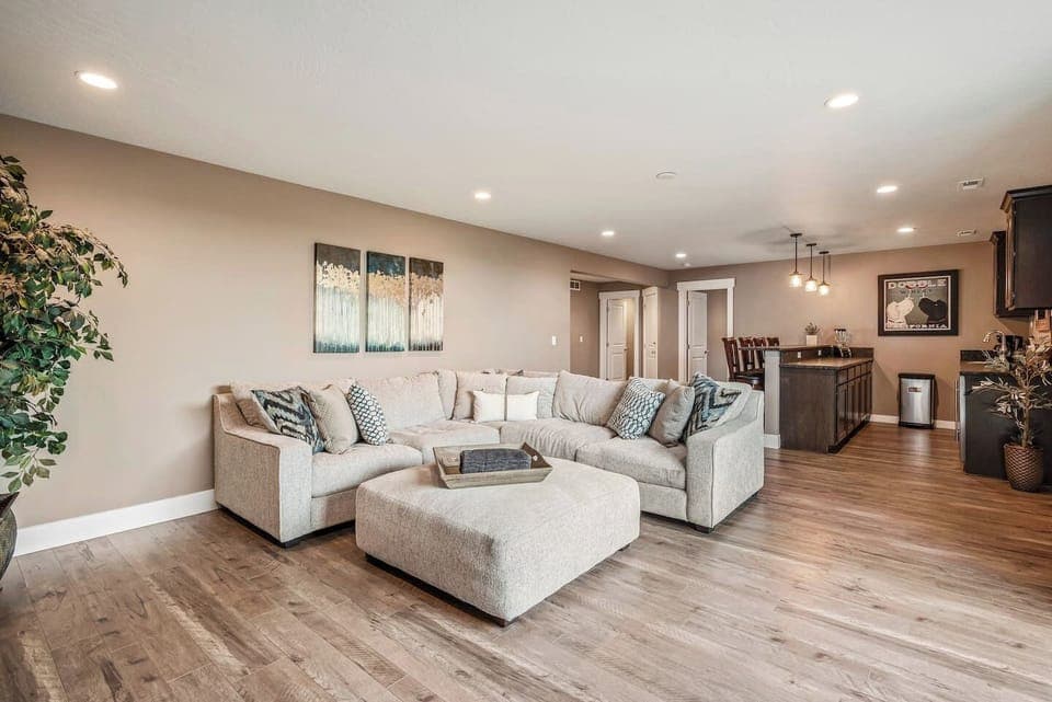 18. Downstairs Daylight Living Room.