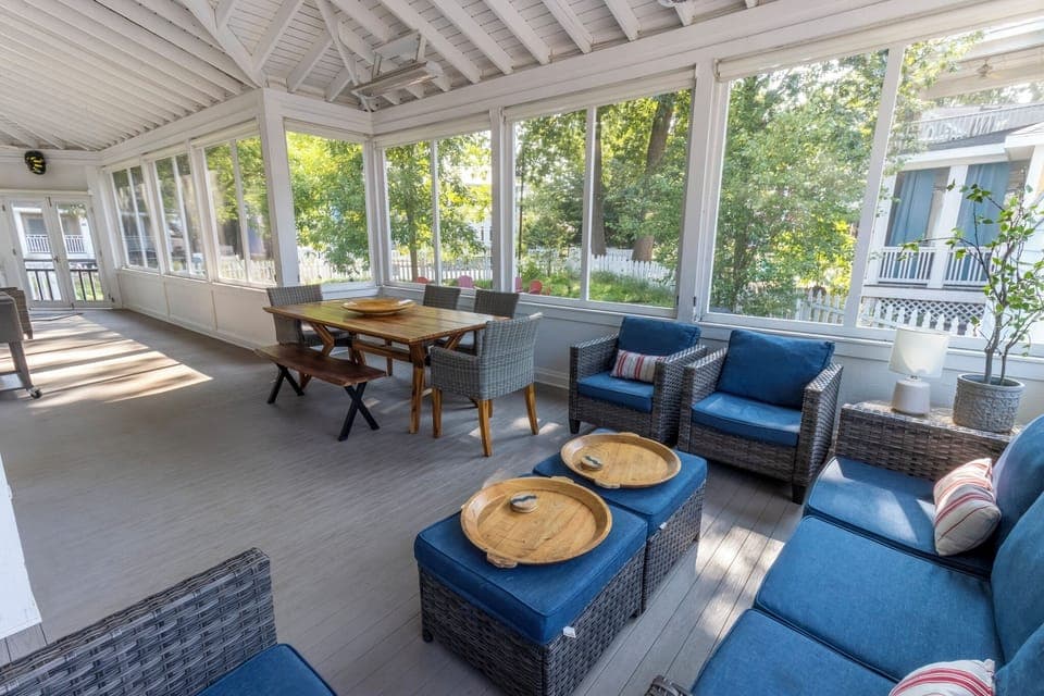 Main Level | Screened in Porched