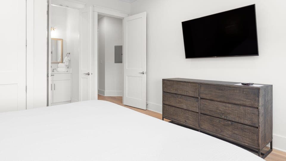 Second Floor Northeast King Room