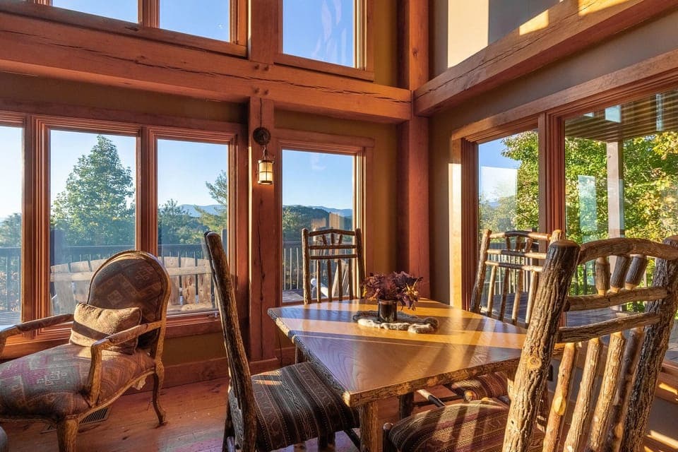 Breakfast table for 4