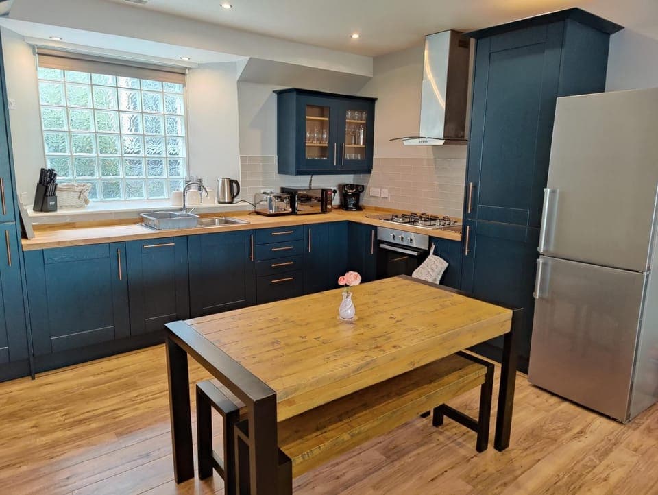 House (2 Bedrooms) | Private kitchen | Microwave, oven, electric kettle, toaster