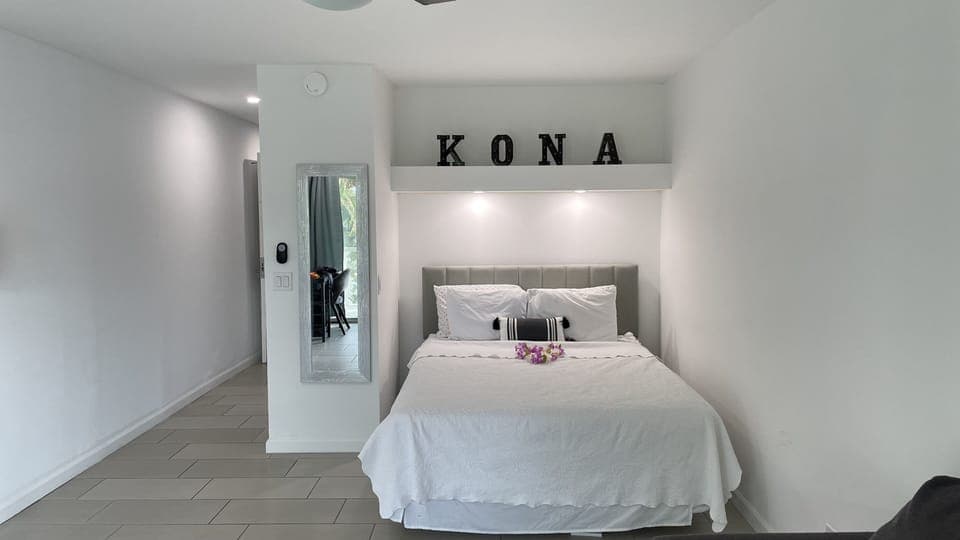 Kona Studio 1 minute to Ocean!