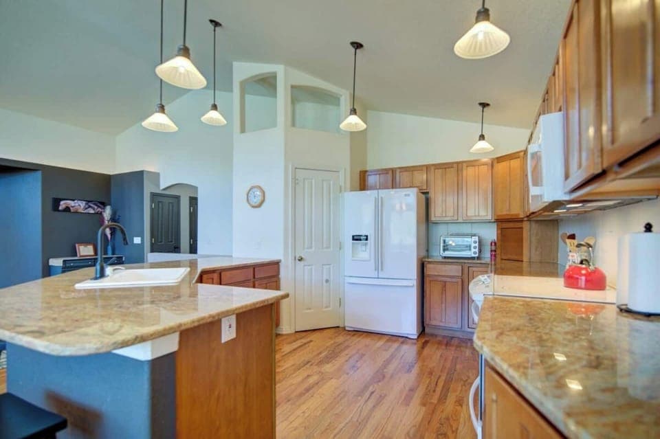 Full kitchen, stocked with all essentials needed to prep and cook your family favorites!