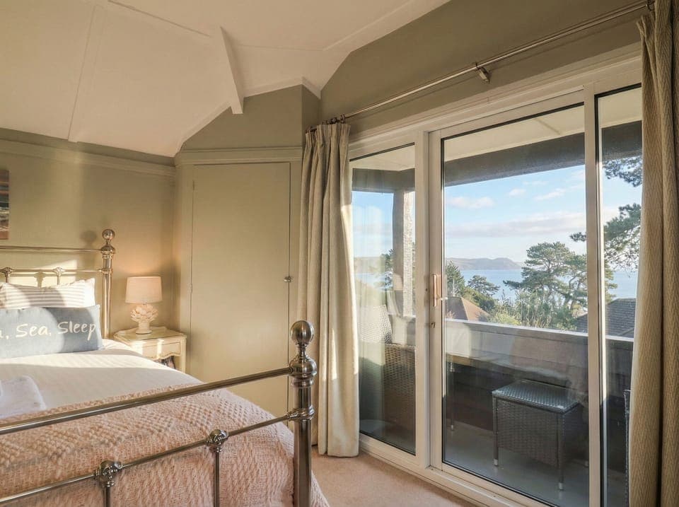 2 bedrooms, individually decorated, individually furnished, free WiFi