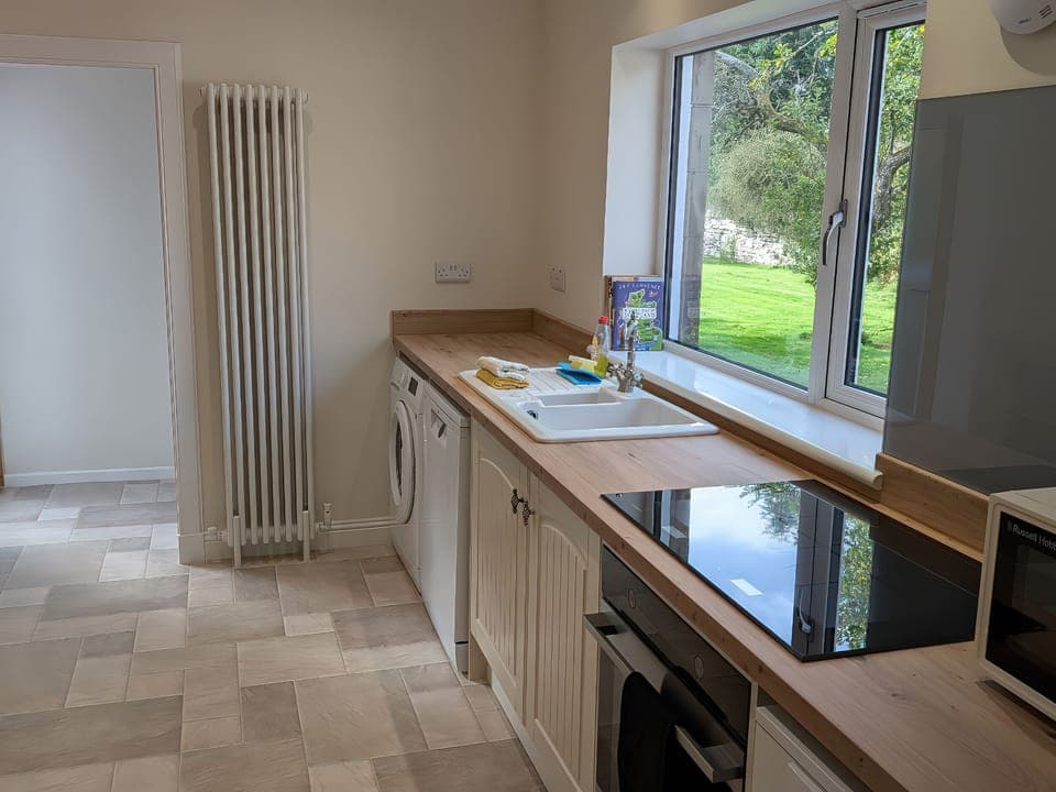 Cottage | Private kitchen | Fridge, dishwasher, electric kettle, toaster