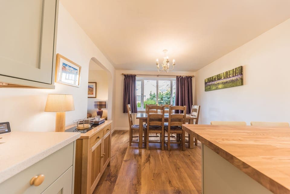 Hazel Cottage kitchen and dining room