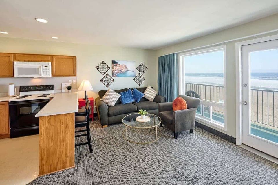 Welcome to 207, Along for the Tide