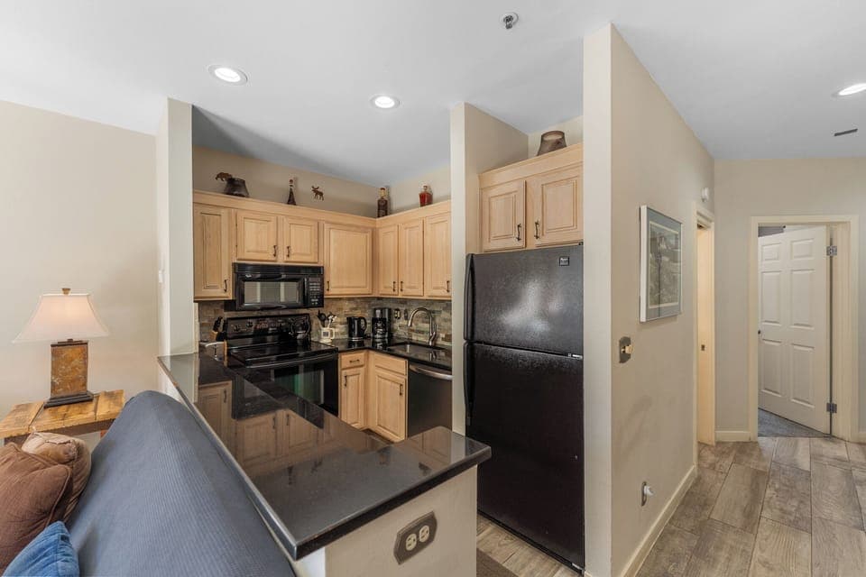 Full kitchen.