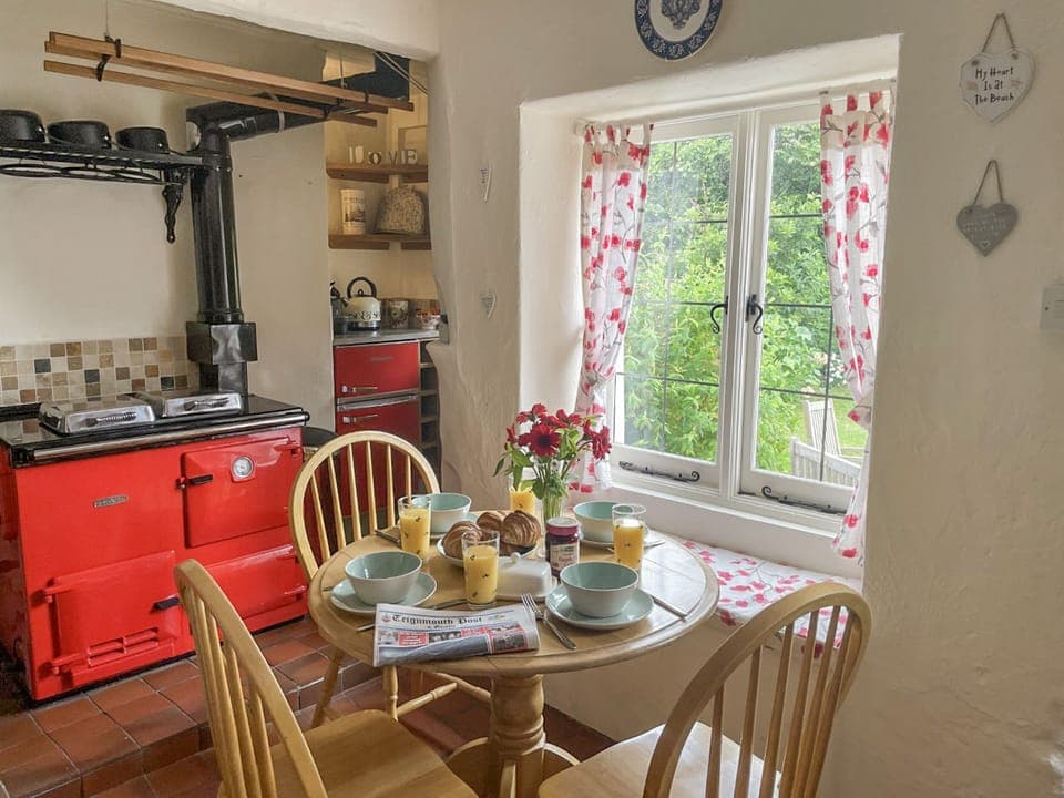 Cottage | Private kitchen | Fridge, dishwasher, electric kettle, toaster