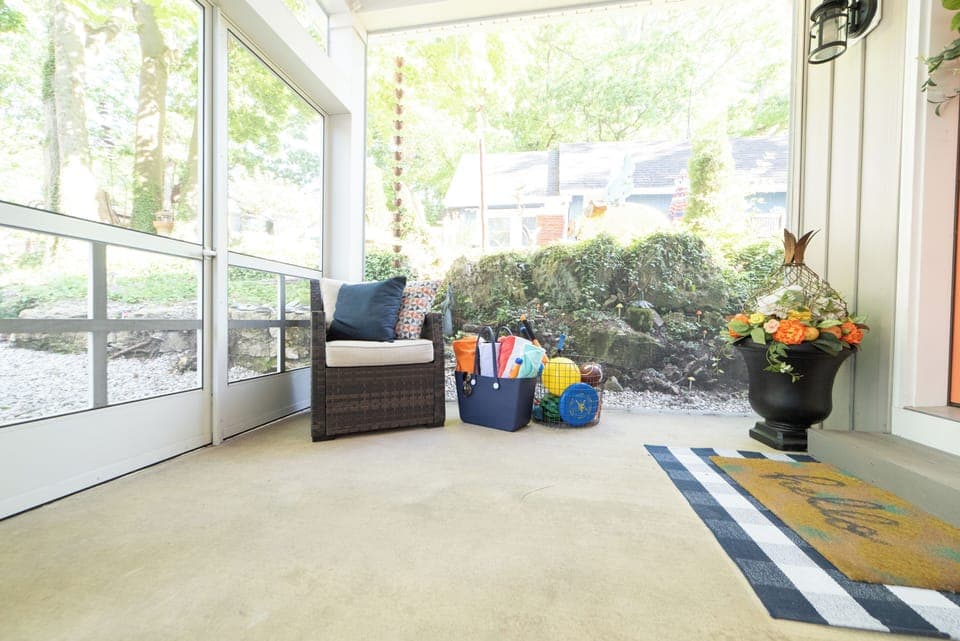 Screened in Front Porch