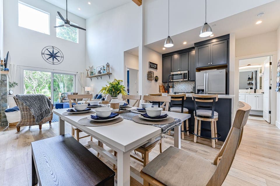 Great Room B also with soaring ceilings and natural light.  The dining table extends an additional 2ft so your entire group can enjoy meals together. 
