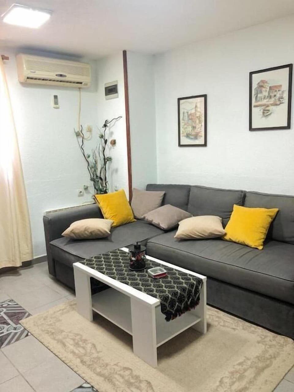 Family Room | Living area | 40-inch TV with cable channels