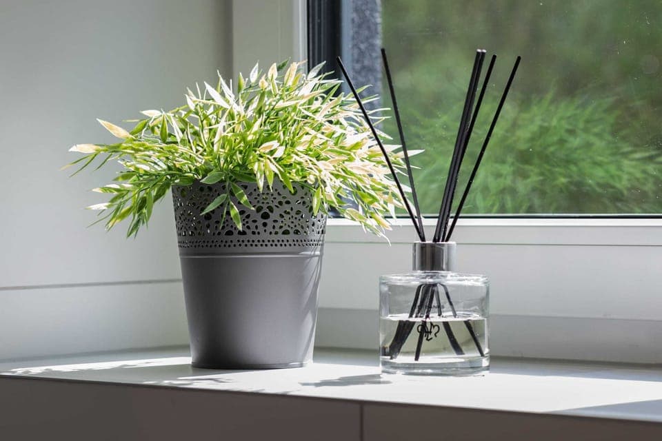 Decorative details in the apartment. 