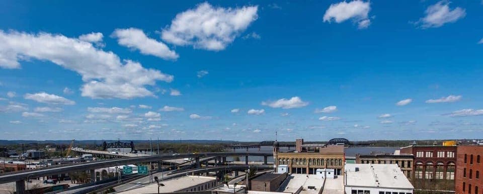 Back to our view.  This is a closer look of the fabulous Ohio River view that's referenced in the title.  :)