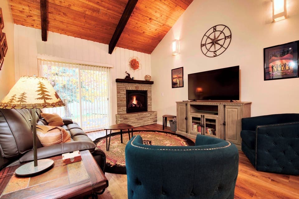 Living room with smart TV, gas fireplace leads to back patio.