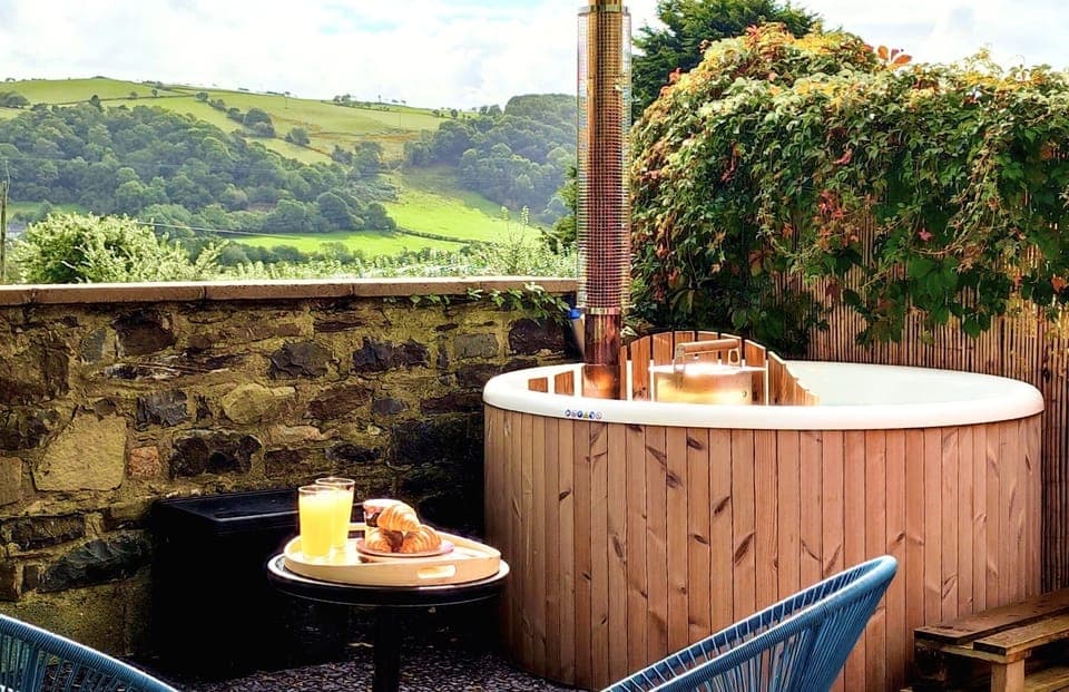 Wood-fired Swedish hot tub