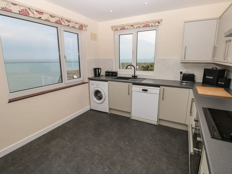 Cottage | Private kitchen | Fridge, dishwasher, electric kettle, toaster