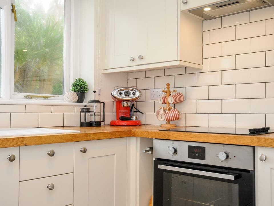 Cottage | Private kitchen | Fridge, dishwasher, cookware/dishes/utensils